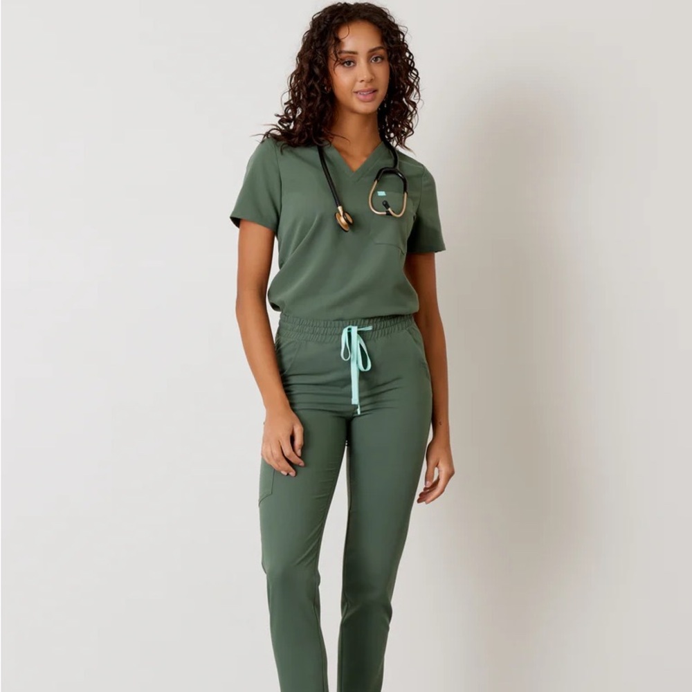 NWT Khaki Jogger Scrub Pants ~ 5 Pockets, 4-Way Stretch